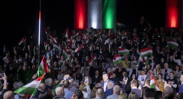 Orbán Viktor: aki fiatalként a Tiszára szavaz, a saját jövője ellen szavaz