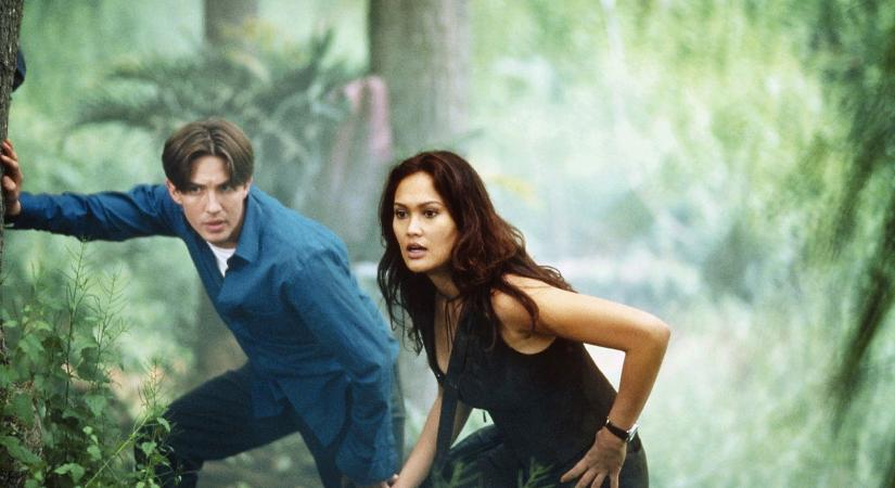 Így néz ki 59 évesen az isteni testű Tia Carrere, az Elveszett ereklyék fosztogatóinak főszereplője