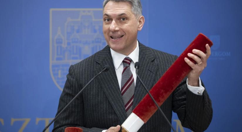 Váratlan összegért kelt el a Lázár János alakú vécékefe