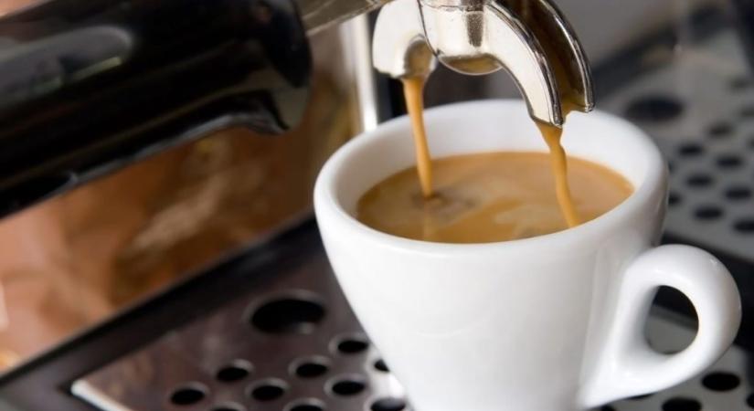 Növekszik a jövedéki adó a benzinre, kávéra és alkoholra