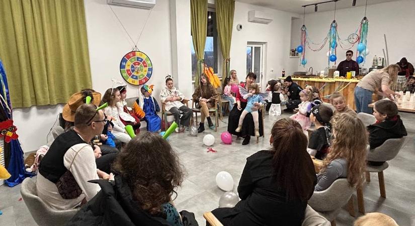 Együtt farsangoltak a Nagyszőlősön élő nagycsaládosok - Hagyományápolás közösségben