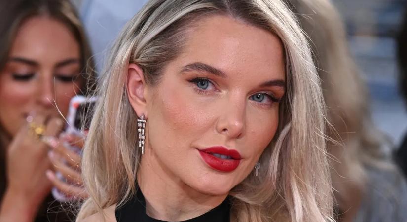 Helen Flanagan cickói majd kiestek a dögös arany szettből