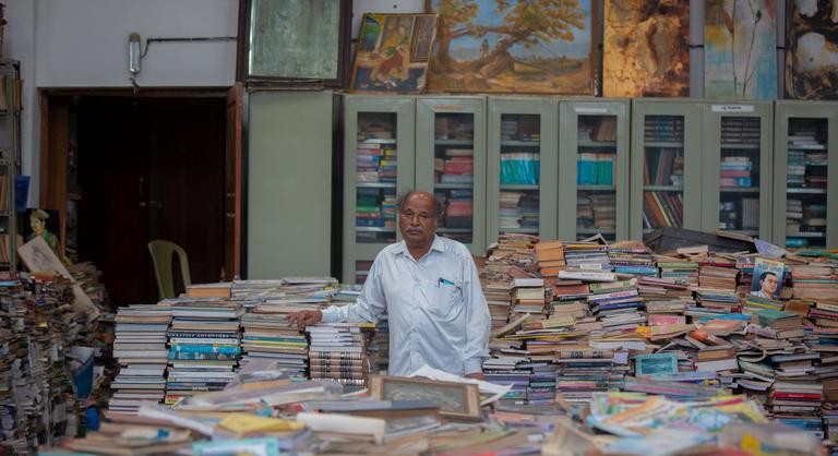 Kétmillió könyvet gyűjtött össze a gyári munkás és mindnek tudja a helyét