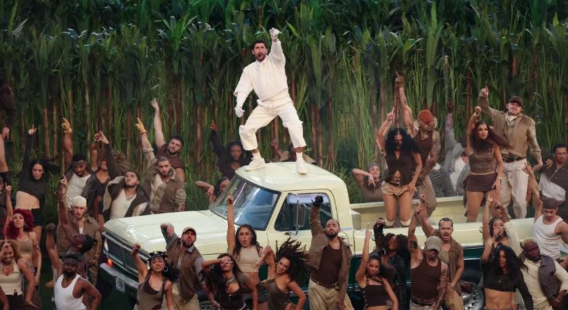 Elképesztő képeken a Super Bowl borzalmas félidei show-ja – galéria