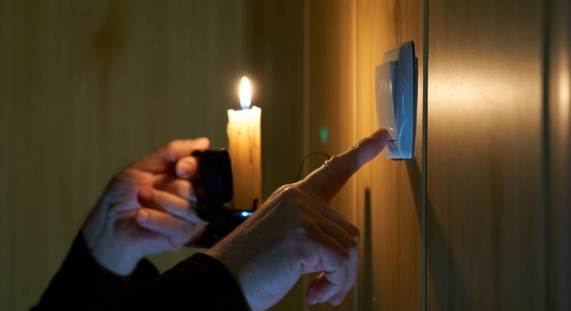 Ne akarj tévézni vagy internetezni - ezeken a településeken többórás áramszünet lesz