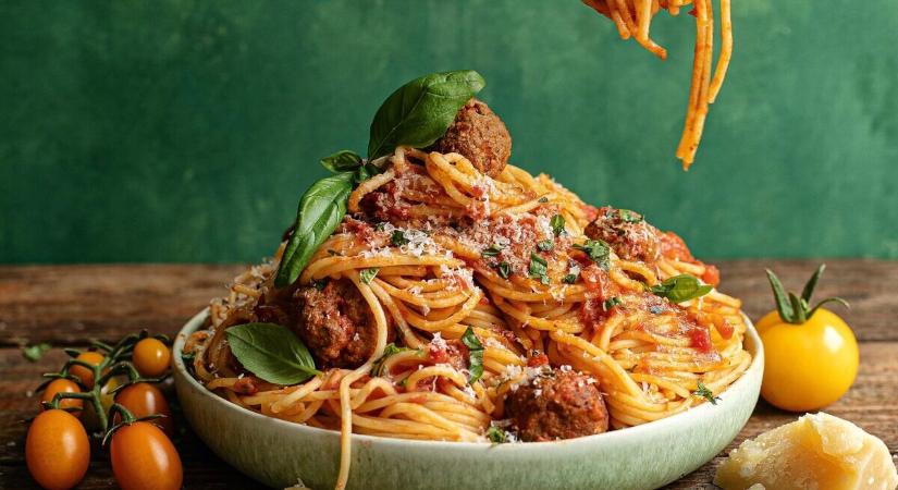 Paradicsomos spagetti duplasajtos húsgombóccal