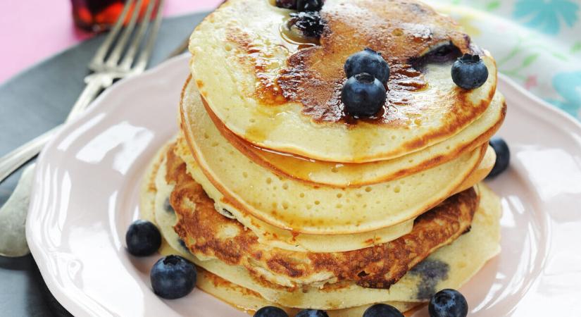 Áfonyás amerikai palacsinta juharsziruppal