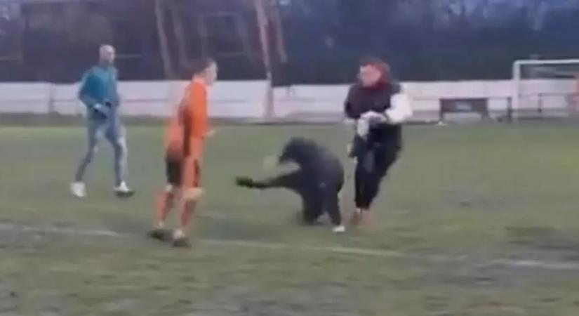 Cantona karaterúgását másolták, brutális tömegverekedés lett belőle