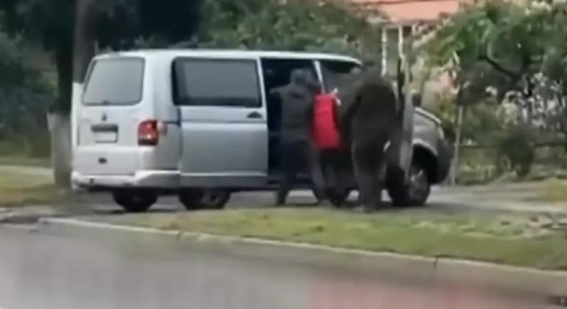 Évek óta tartó kényszersorozások Ukrajnában: sokkoló felvételek járják be az internetet – galéria