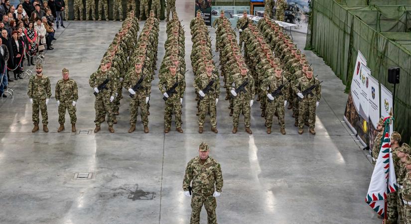 Esküt tettek a vásárhelyi katonák is