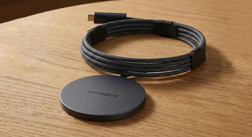 Íme, a mágneses töltő, ami nem tapad az S26-hoz