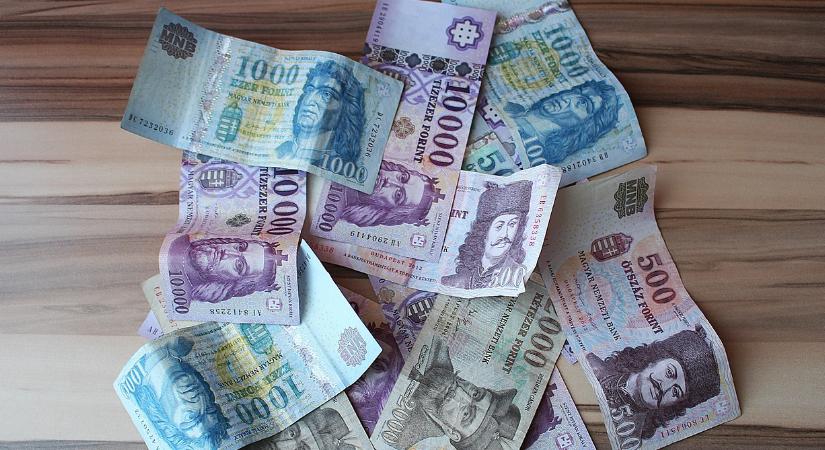 Árfolyam: Ha így marad a forint, szerelmes dalt dünnyögünk neki