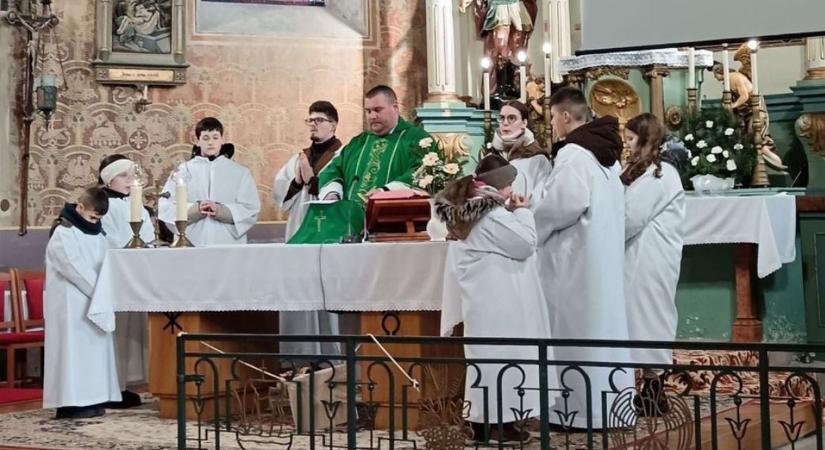 Kijelölték Ciprián atya utódját a téti plébánián, mutatjuk, kit helyez oda a megyéspüspök