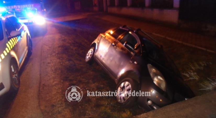 Motorkerékpár és autó égett, veszélyes gázkészülék okozott majdnem mérgezést a hétvégén