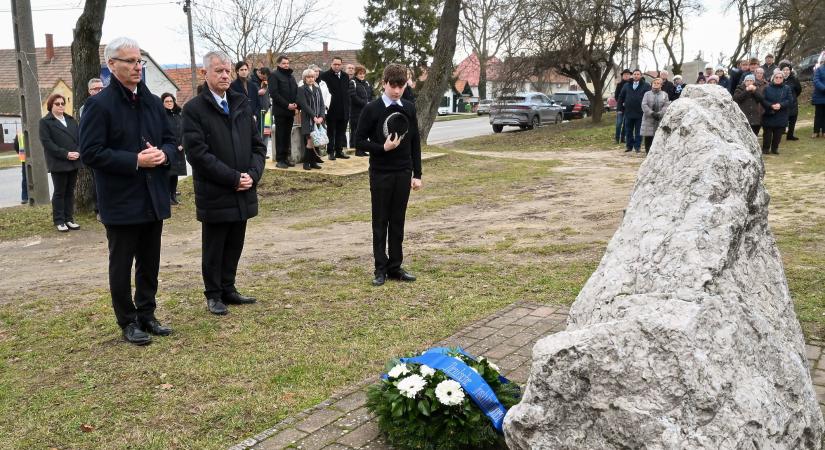 Soltész Miklós: Az embereket hazájuktól elszakítani szellemiségük megsemmisítését jelenti