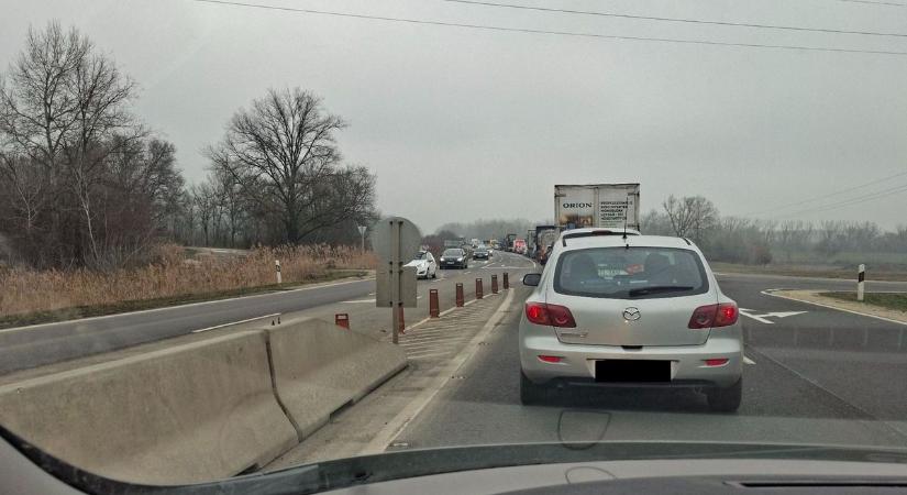 Ismét járhatatlan az Algyői híd: hosszú hetekig tartó torlódások várhatók