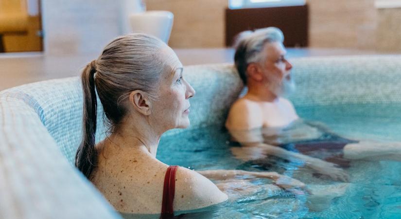 Nyugdíjas kirándulások: így utazhat külön busszal gyógyfürdőbe pár ezer forintért