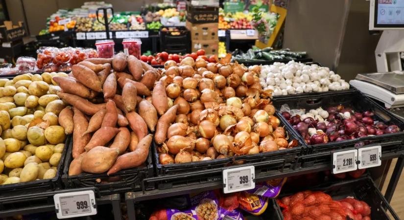Mesterséges intelligenciás zöldségfelismeréssel kísérletezik magyar üzletében a Spar