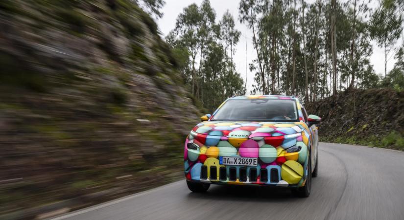 Nem titkolózik tovább a Škoda: ilyen hajtásláncokkal lesz kapható az Epiq!