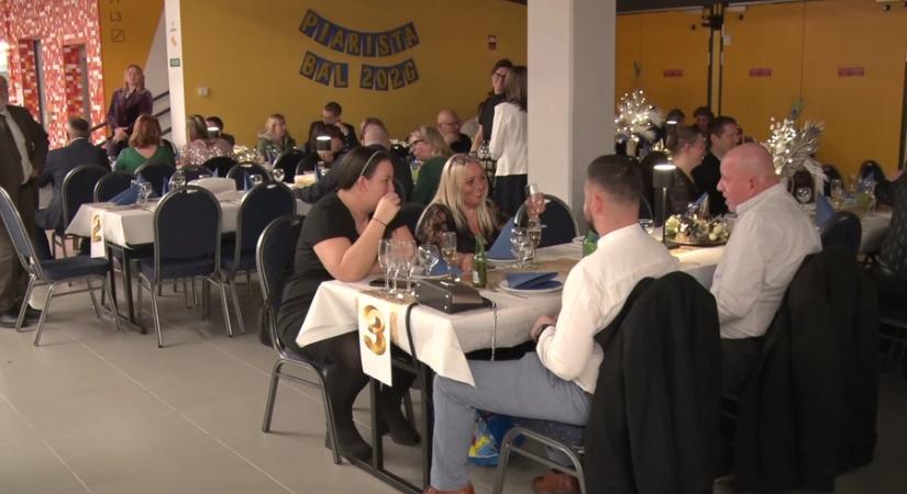 Új helyszínen, több mint kétszáz vendéggel tartották a piarista alapítványi bált