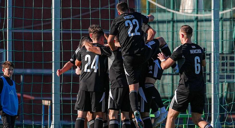 Történelmi sikerre készülnek a DEAC labdarúgói