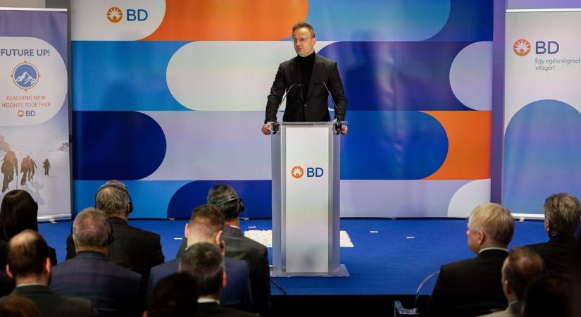 Hivatalos, letették az alapkövet: amerikai óriáscég épít új gyárat Magyarországon – ötezres kisváros a helyszíne