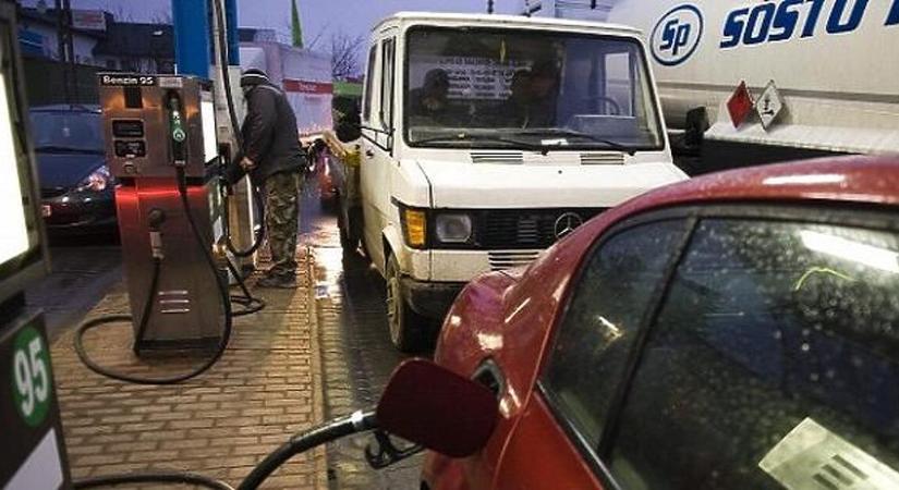 Gyönyörködjön! Ez várja a benzinkúton