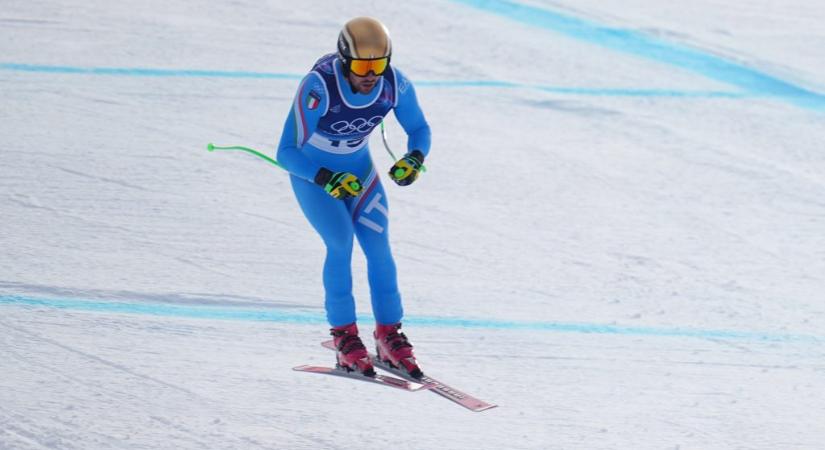 Olyan hosszan csúszott végig az oldalán egy versenyző, hogy kiégett a síruhája