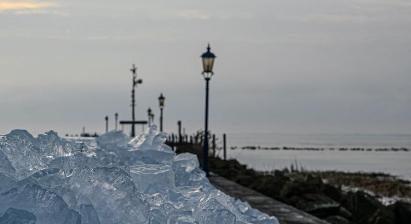 Folyamatosan változó balatoni jég: elképesztő látvány, amit kár lenne kihagyni
