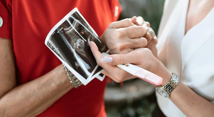 Miért születik egyre kevesebb gyerek, miközben többen házasodnak?