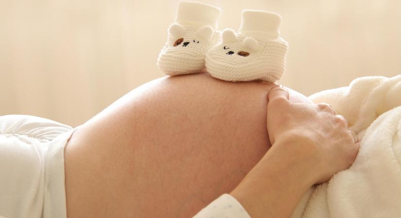 Ennyibe kerül 2026-ban egy szülés a magánklinikákon