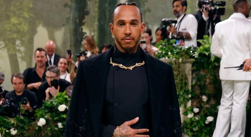 Lebukott a sztárpár, Lewis Hamilton a Super Bowlon tette fel a nagy kérdést új szerelmének - videó