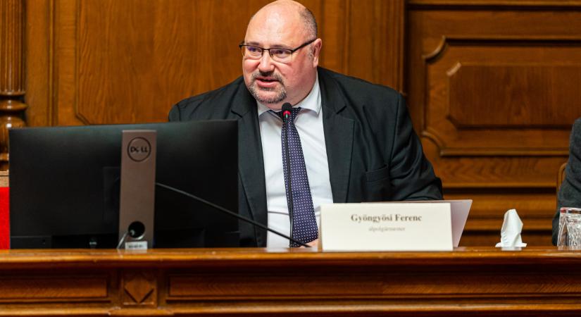 Gyöngyösi Ferenc: Nem a múltat kísértjük, hanem menekülünk tőle – mégis visszalöknek minket