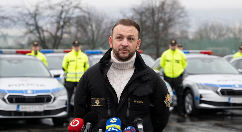 Új rendőrautókat adott át a belügyminiszter (FOTÓK)