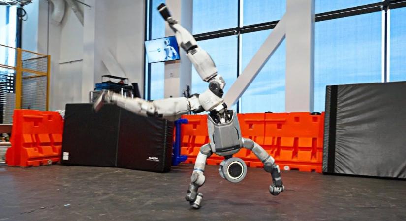 Hátraszaltóval bizonyít: humanoid robot érkezik a Hyundaihoz