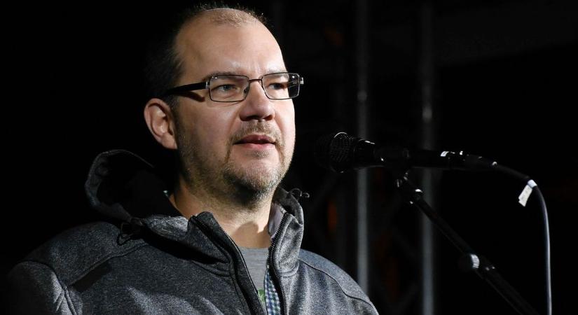 A közmédia bűnlajstromát követeli a Tisza Párttól Pressman egykori pénzosztó embere