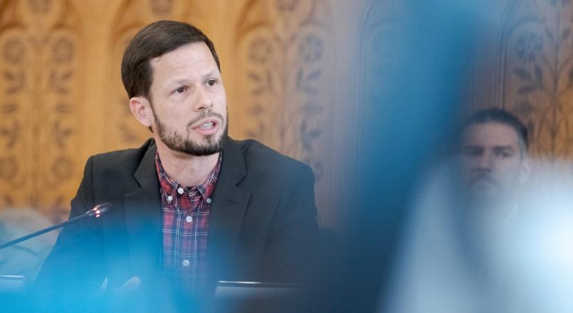 „Az Orbán-kormány Csernobilja” – Tordai feljelentést tesz a gödi Samsung-gyár miatt