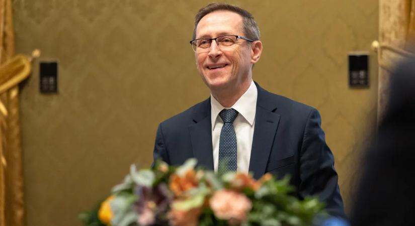 Futurisztikus helyszínről jelentkezett be az MNB-elnök