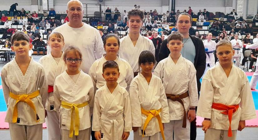 Kölyöksárkányok viadala – úrhidai érmekkel