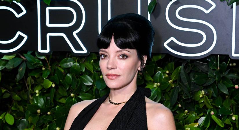 Pikáns fehérnemű fotózáson mutatta meg bomba alakját Lily Allen