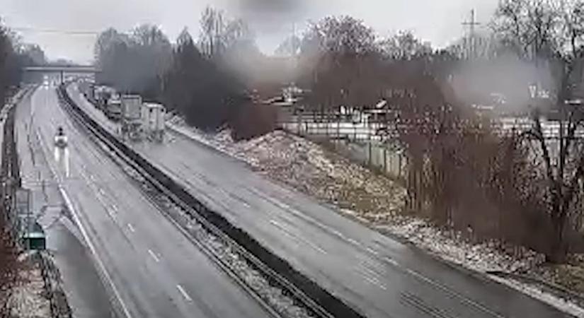 Baleset az M7-esen, teljes pályazár érvényben