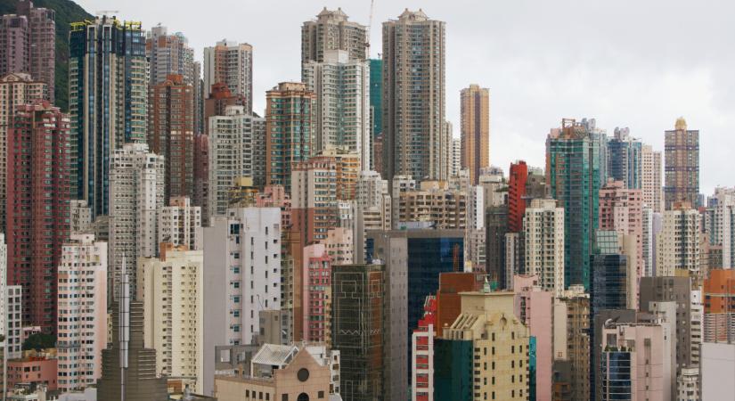 Ítélt az S&P: évek óta halmozódnak az eladatlan lakások a világ második legnagyobb gazdaságában