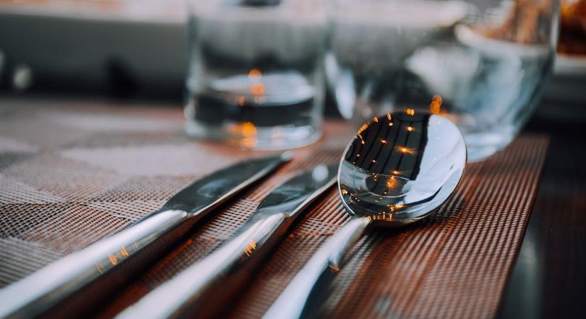 Ezzel a filléres szerrel újra csillogni fognak az evőeszközök