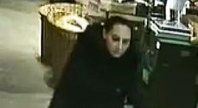 Áruházi tolvajt keresnek a kaposvári zsaruk