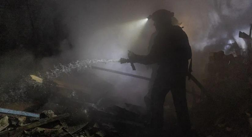 Civil lakóövezetben okoztak súlyos pusztítást az orosz drónok Harkiv megyében