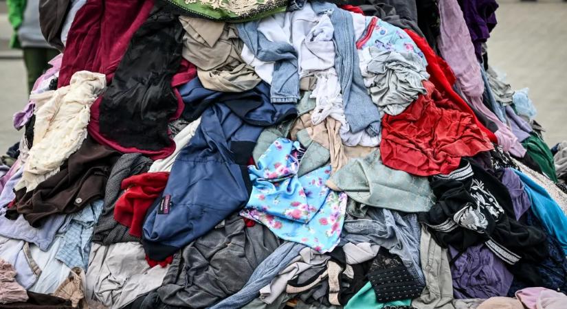 Nem égethetik el mostantól a boltláncok az el nem adott ruhákat egy új uniós szabályzás szerint