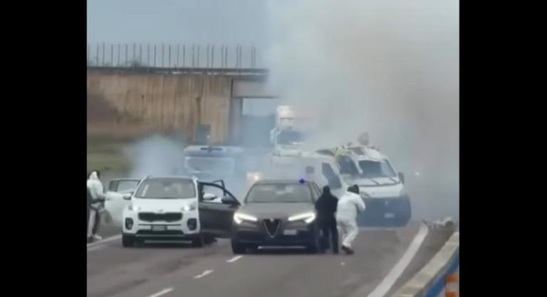 Kalasnyikovokkal támadt pénzszállítókra egy símaszkos csoport, videó készült az akcióról