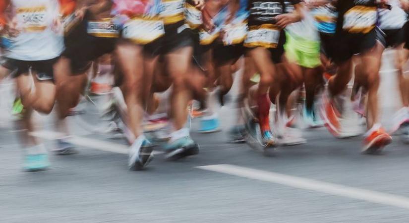 79 maratont futott le eddig, 100 a célja: lenyűgöző az írországi nő teljesítménye