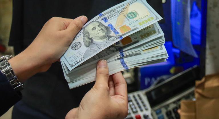 Zuhan a dollár, ez elképesztő rekaciót váltott ki a forintból