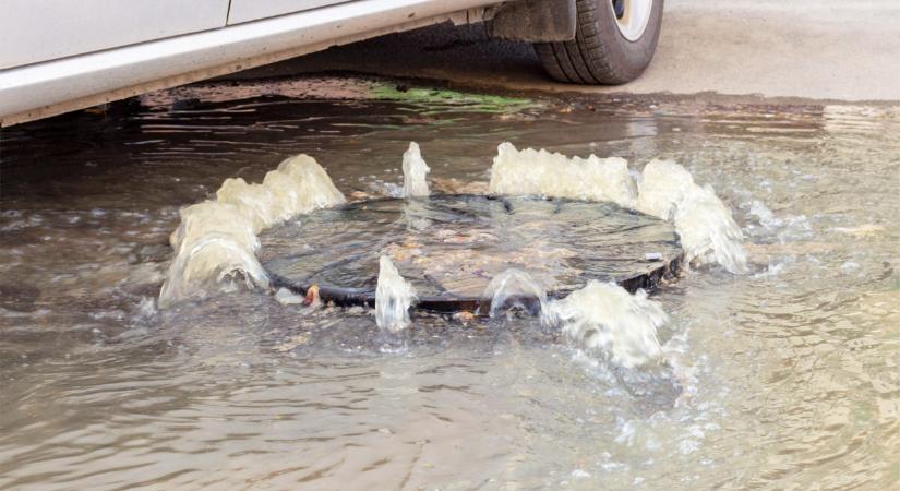 Brutális csőtörés Újbudán: az autók küszöbéig ér a vízszint, rengeteg lakó víz nélkül maradt